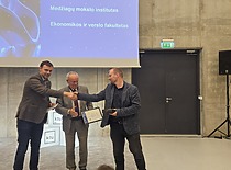 Leopardais apdovanojami MMI mokslininkai S.Tamulevičius ir S. Račkauskas