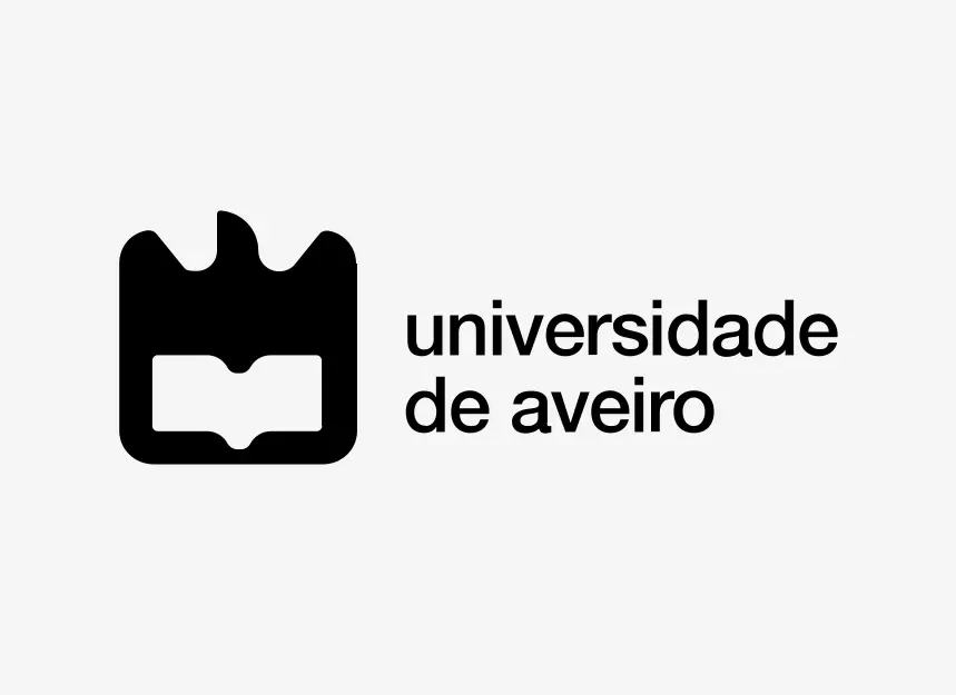 Universidade de Aveiro logotipas su stilizuotu simboliu ir pavadinimu, juodai baltas minimalistinis dizainas, nuoroda į informaciją apie partnerį.